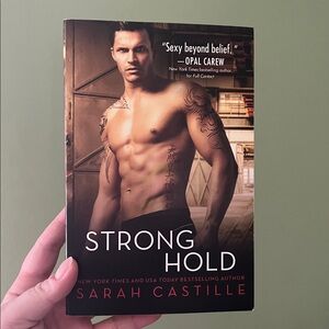 📚 4/25$ 📚 Strong Hold by Sarah Castille Book